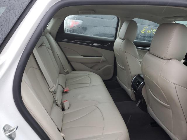 1G4ZP5SS0HU135283 - 2017 BUICK LACROSSE ESSENCE თეთრი ფოტო 10