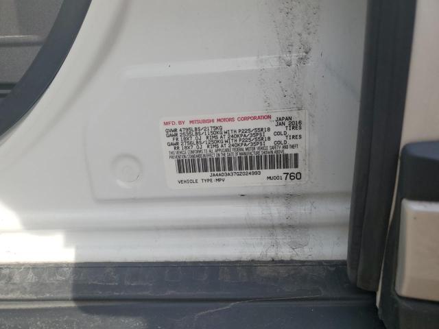 JA4AD3A37GZ024993 - 2016 MITSUBISHI OUTLANDER SE WHITE photo 13