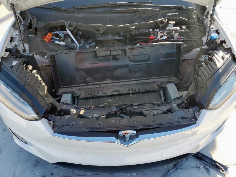 5YJXCAE26HF034284 - 2017 TESLA MODEL X WHITE photo 11