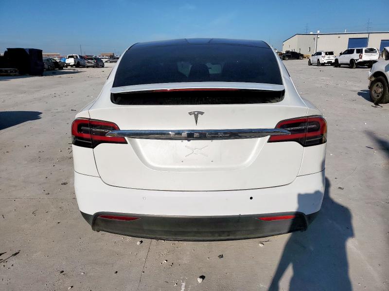 5YJXCAE26HF034284 - 2017 TESLA MODEL X WHITE photo 6