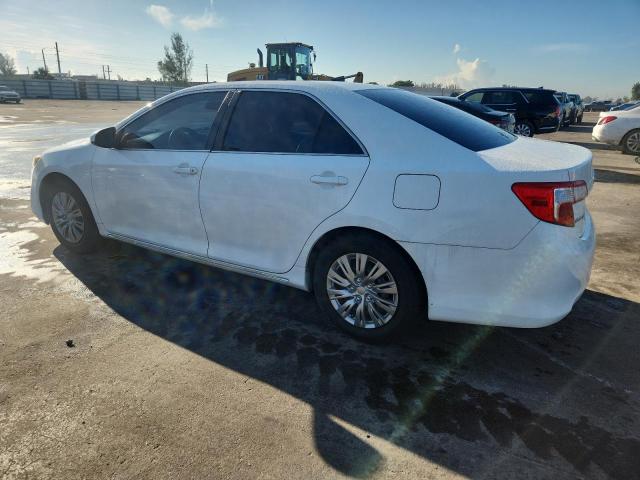 4T4BF1FK0CR192511 - 2012 TOYOTA CAMRY BASE Blanc photo 2