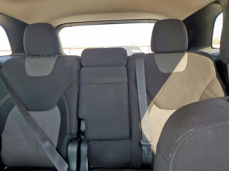 1C4PJLCB5JD560715 - 2018 JEEP CHEROKEE LATITUDE WHITE photo 10