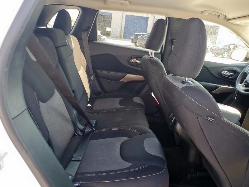 1C4PJLCB5JD560715 - 2018 JEEP CHEROKEE LATITUDE WHITE photo 11