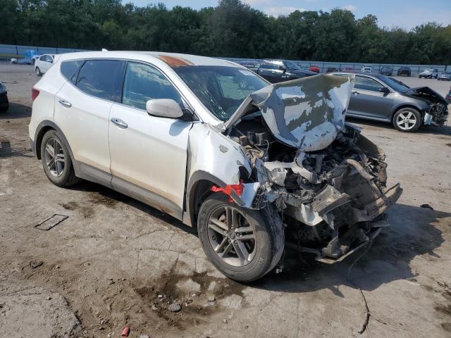 5NMZT3LB3HH009378 - 2017 HYUNDAI SANTA FE S Weiß Foto 4