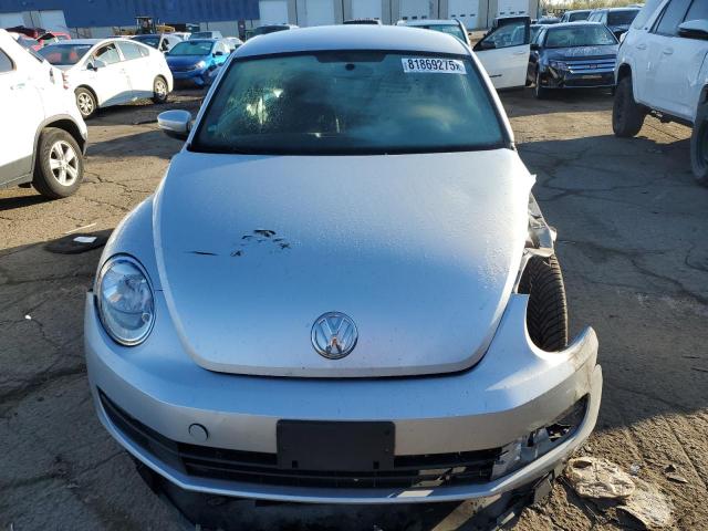 3VWJP7AT1CM613454 - 2012 VOLKSWAGEN BEETLE SILVER photo 5