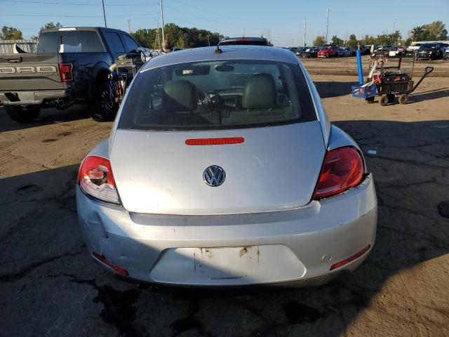 3VWJP7AT1CM613454 - 2012 VOLKSWAGEN BEETLE SILVER photo 6