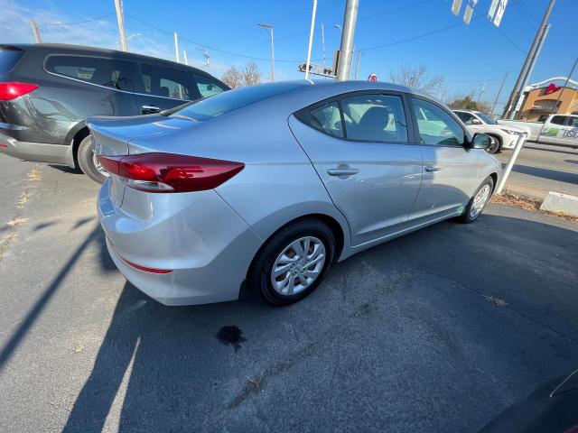 5NPD74LF0JH296548 - 2018 HYUNDAI ELANTRA SE SILVER photo 4