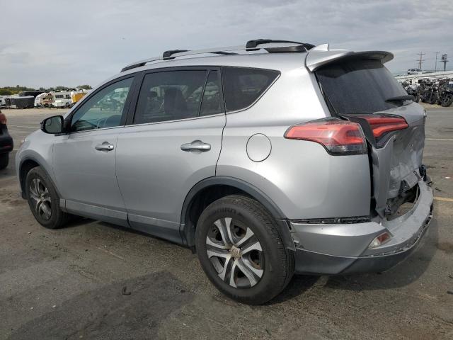 2T3BFREV0HW604266 - 2017 TOYOTA RAV4 LE 银色 照片 2