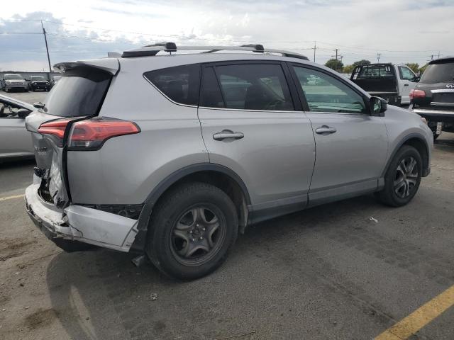 2T3BFREV0HW604266 - 2017 TOYOTA RAV4 LE 银色 照片 3