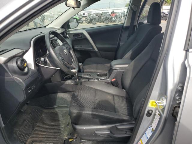 2T3BFREV0HW604266 - 2017 TOYOTA RAV4 LE 银色 照片 7