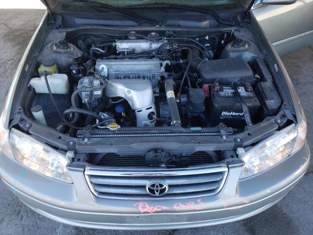 JT2BG22K810538390 - 2001 TOYOTA CAMRY CE CREAM photo 11