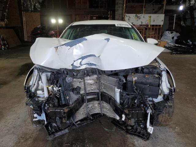 5XXGT4L32JG214118 - 2018 KIA OPTIMA LX WHITE photo 5