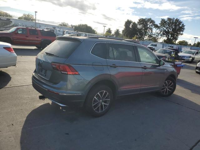 3VV3B7AX1LM087115 - 2020 VOLKSWAGEN TIGUAN SE Графитовый фото 3