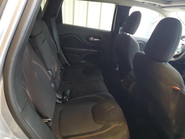1C4PJLCB6GW369088 - 2016 JEEP CHEROKEE LATITUDE GRAY photo 11