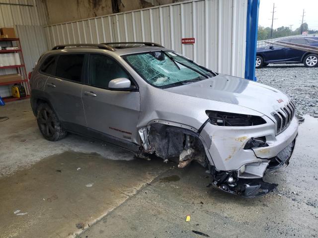 1C4PJLCB6GW369088 - 2016 JEEP CHEROKEE LATITUDE GRAY photo 4