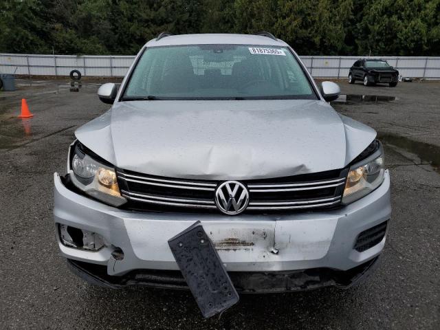 WVGBV7AX2GW557137 - 2016 VOLKSWAGEN TIGUAN S Srebrny zdjęcie 5