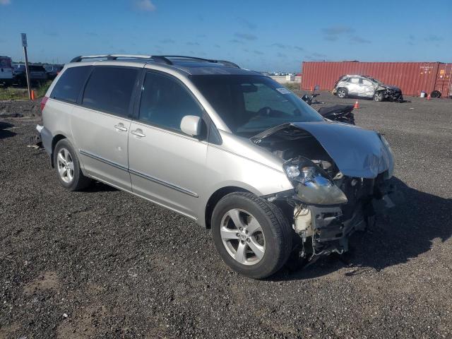 5TDZK22C78S134565 - 2008 TOYOTA SIENNA XLE SILVER photo 4