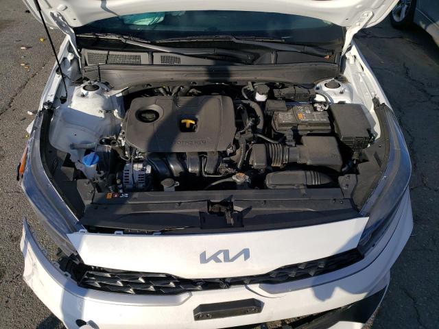 3KPF24AD1PE587212 - 2023 KIA FORTE LX WHITE photo 11