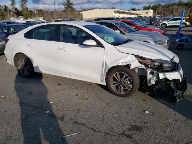 3KPF24AD1PE587212 - 2023 KIA FORTE LX WHITE photo 4