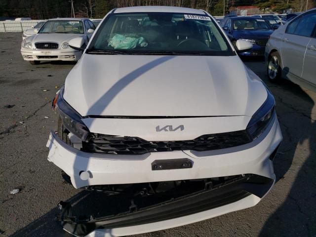 3KPF24AD1PE587212 - 2023 KIA FORTE LX WHITE photo 5