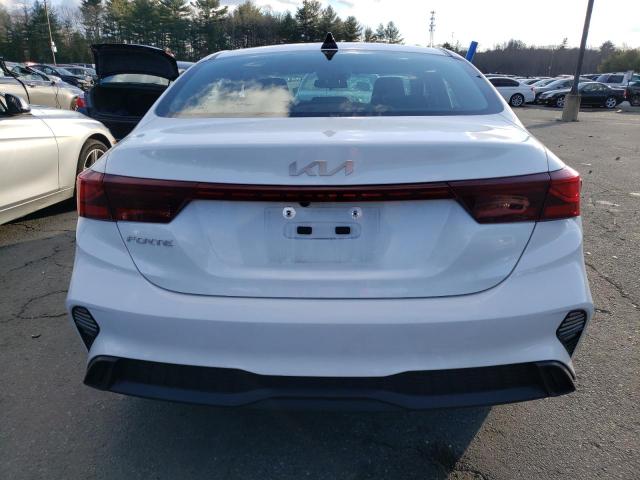 3KPF24AD1PE587212 - 2023 KIA FORTE LX WHITE photo 6