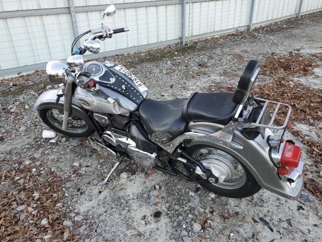 JS1VS55A262102955 - 2006 SUZUKI C50 SILVER photo 3