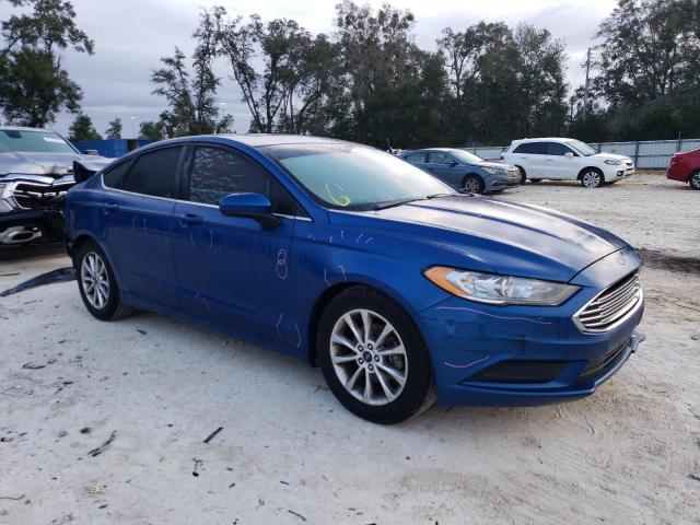 3FA6P0H7XHR125905 - 2017 FORD FUSION SE BLUE photo 4