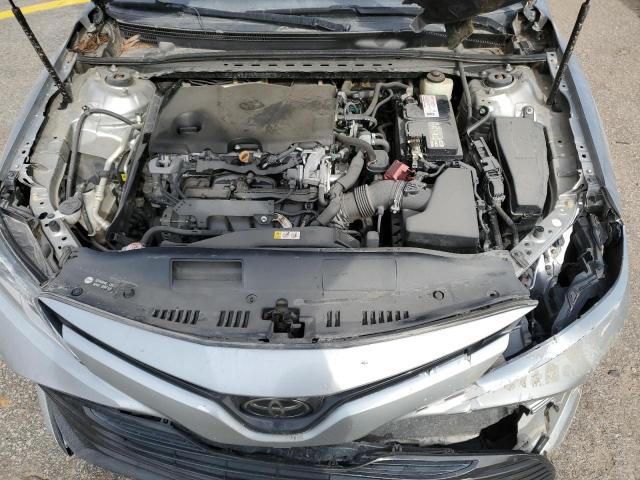 4T1B11HK6JU590437 - 2018 TOYOTA CAMRY L SILVER photo 11