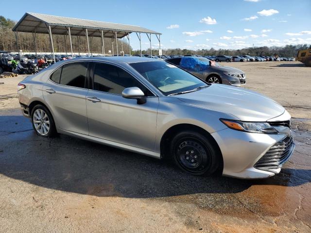 4T1B11HK6JU590437 - 2018 TOYOTA CAMRY L SILVER photo 4