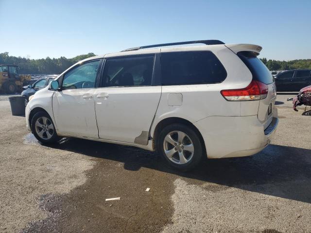 5TDKK3DC3CS190015 - 2012 TOYOTA SIENNA LE Белый фото 2