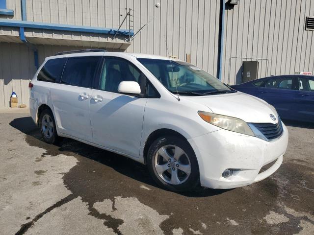 5TDKK3DC3CS190015 - 2012 TOYOTA SIENNA LE Белый фото 4