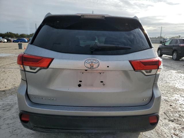 5TDKZRFH5HS519361 - 2017 TOYOTA HIGHLANDER SE SILVER photo 6