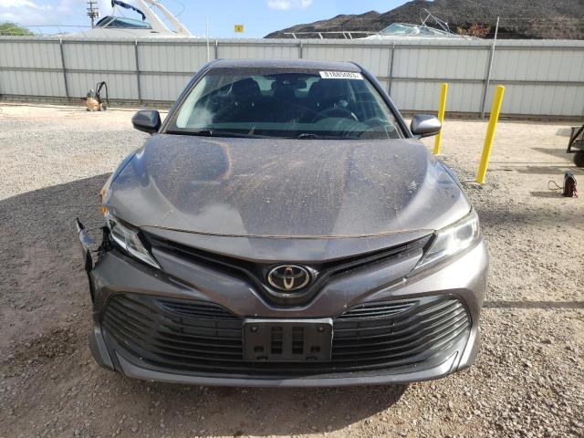 4T1B11HK8JU043475 - 2018 TOYOTA CAMRY L GRAY photo 5