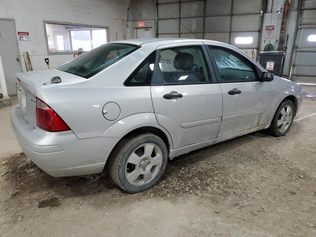 1FAHP34N26W149656 - 2006 FORD FOCUS ZX4 SILVER photo 3