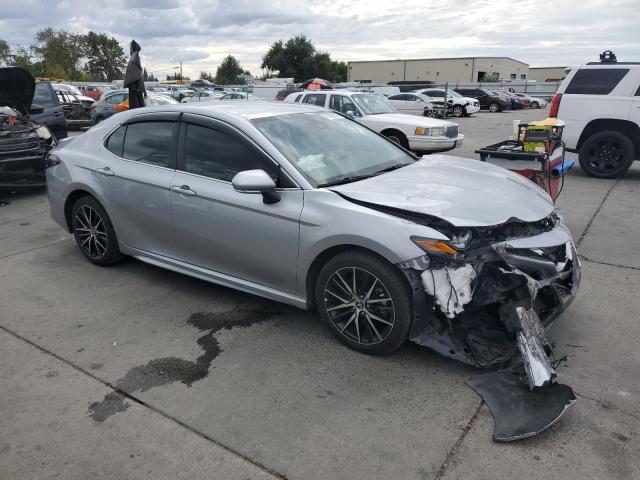 4T1T11AK4RU857388 - 2024 TOYOTA CAMRY SE NIGHT SHADE SILVER photo 4