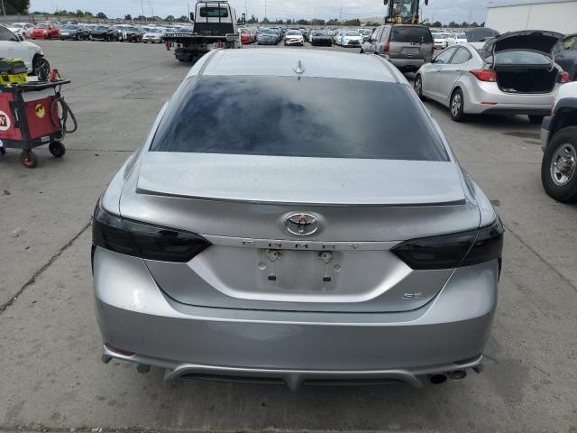 4T1T11AK4RU857388 - 2024 TOYOTA CAMRY SE NIGHT SHADE SILVER photo 6