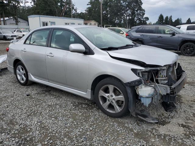 2T1BU4EE0BC619585 - 2011 TOYOTA COROLLA BASE Сріблястий фото 4