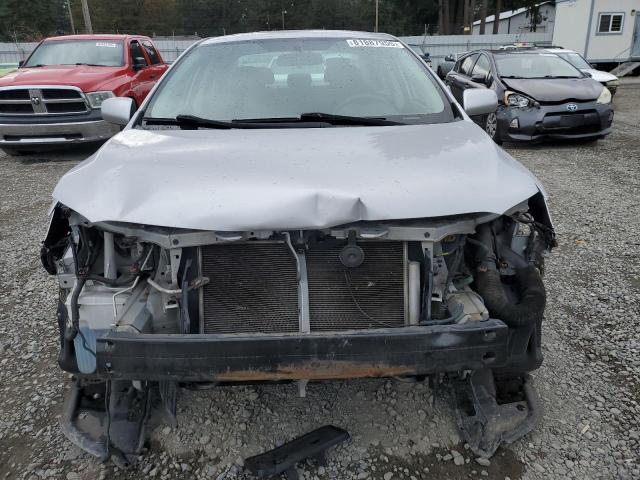 2T1BU4EE0BC619585 - 2011 TOYOTA COROLLA BASE Сріблястий фото 5