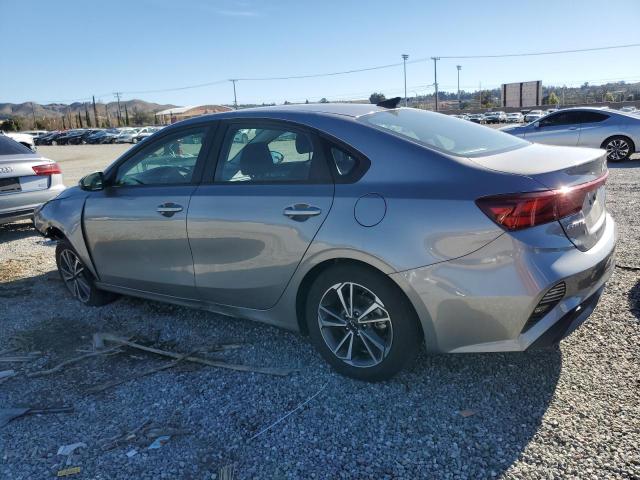 3KPF24AD0NE463963 - 2022 KIA FORTE FE SILVER photo 2