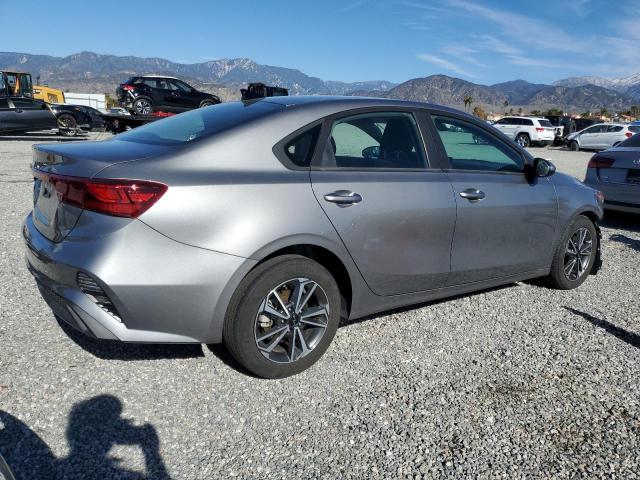 3KPF24AD0NE463963 - 2022 KIA FORTE FE SILVER photo 3