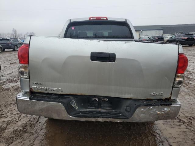 5TBDV541X8S507864 - 2008 TOYOTA TUNDRA CREWMAX SILVER photo 6