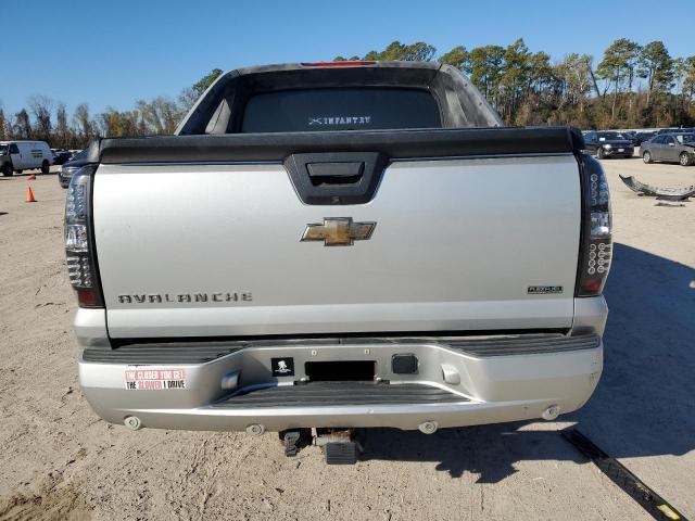 3GNVKFE01AG130076 - 2010 CHEVROLET AVALANCHE LT SILVER photo 6