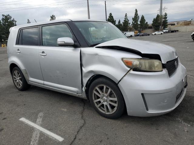 JTLKE50EX81025775 - 2008 TOYOTA SCION XB SILVER photo 4