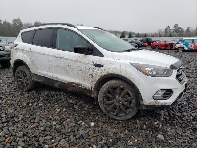 1FMCU9G99HUE27896 - 2017 FORD ESCAPE SE WHITE photo 4