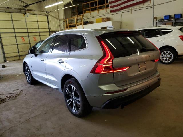 YV4A22RK5J1025757 - 2018 VOLVO XC60 T6 MOMENTUM SILVER photo 2