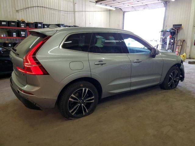 YV4A22RK5J1025757 - 2018 VOLVO XC60 T6 MOMENTUM SILVER photo 3