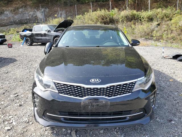 5XXGT4L30JG220211 - 2018 KIA OPTIMA LX Negro foto 5