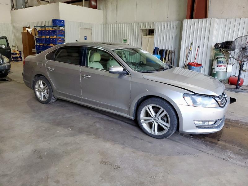 1VWCN7A38EC044735 - 2014 VOLKSWAGEN PASSAT SEL Серый фото 4