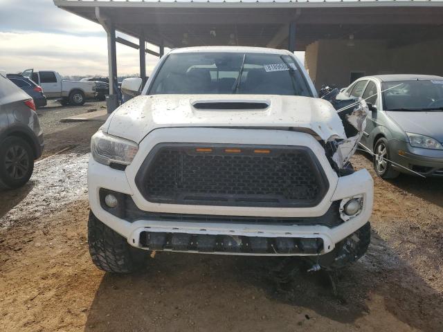 5TFCZ5AN5JX164461 - 2018 TOYOTA TACOMA DOUBLE CAB WHITE photo 5