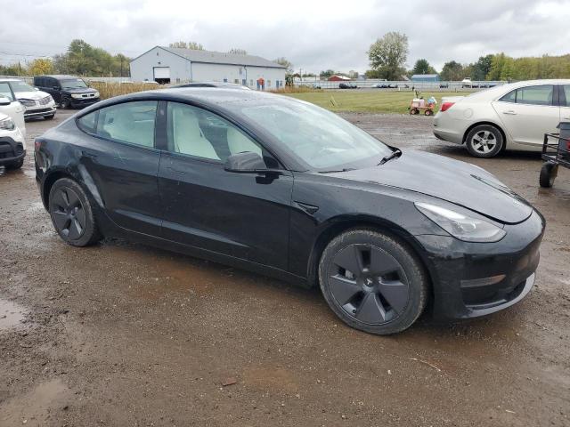 5YJ3E1EA4PF394250 - 2023 TESLA MODEL 3 Schwarz Foto 4